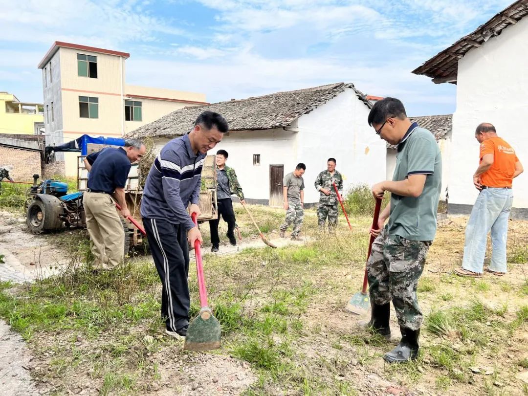 宋在軍帶頭開展農(nóng)村人居環(huán)境整治行動